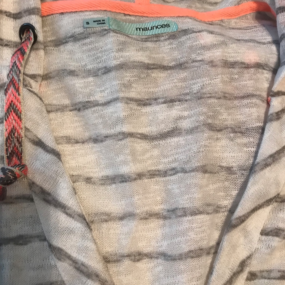 NWOT pullover - Picture 3 of 3